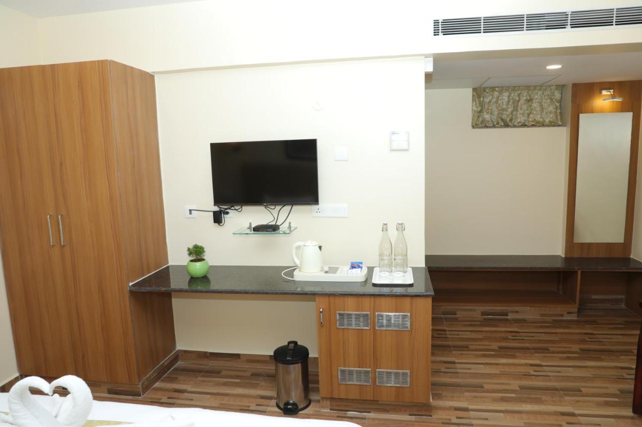 Gadiraju Palace Convention Centre & Hotel Visakhapatnam Eksteriør billede