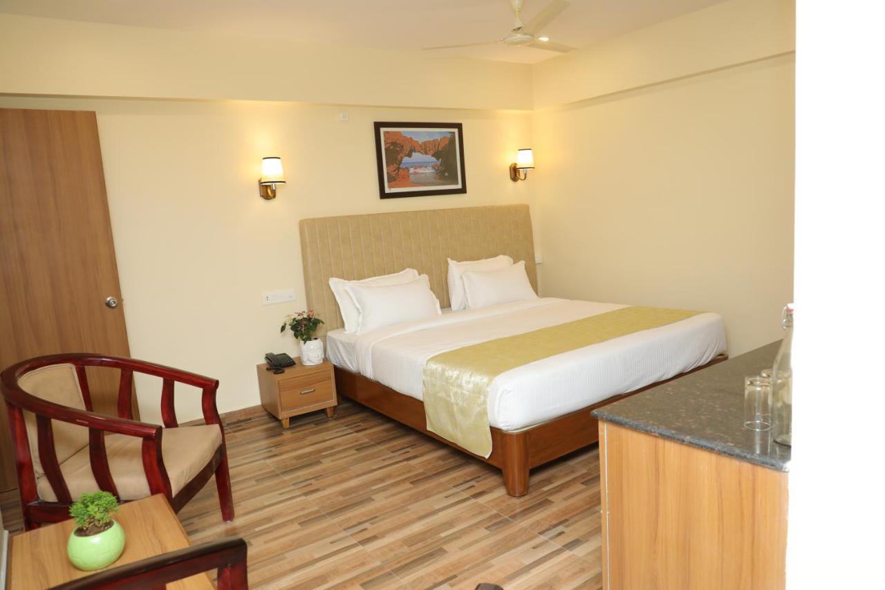 Gadiraju Palace Convention Centre & Hotel Visakhapatnam Eksteriør billede