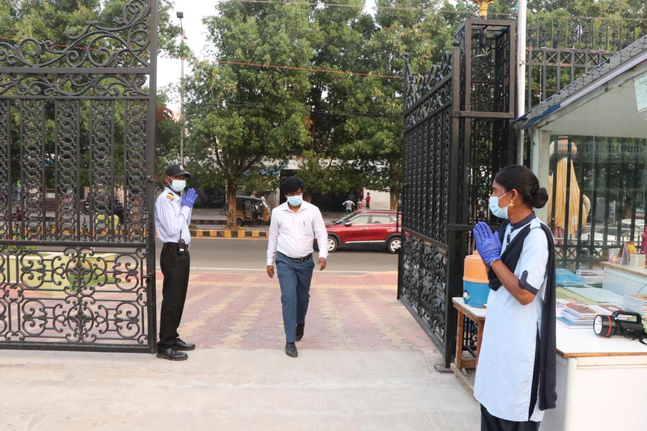 Gadiraju Palace Convention Centre & Hotel Visakhapatnam Eksteriør billede
