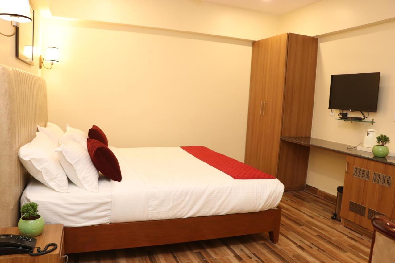 Gadiraju Palace Convention Centre & Hotel Visakhapatnam Eksteriør billede