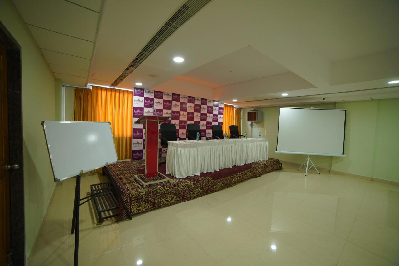 Gadiraju Palace Convention Centre & Hotel Visakhapatnam Eksteriør billede