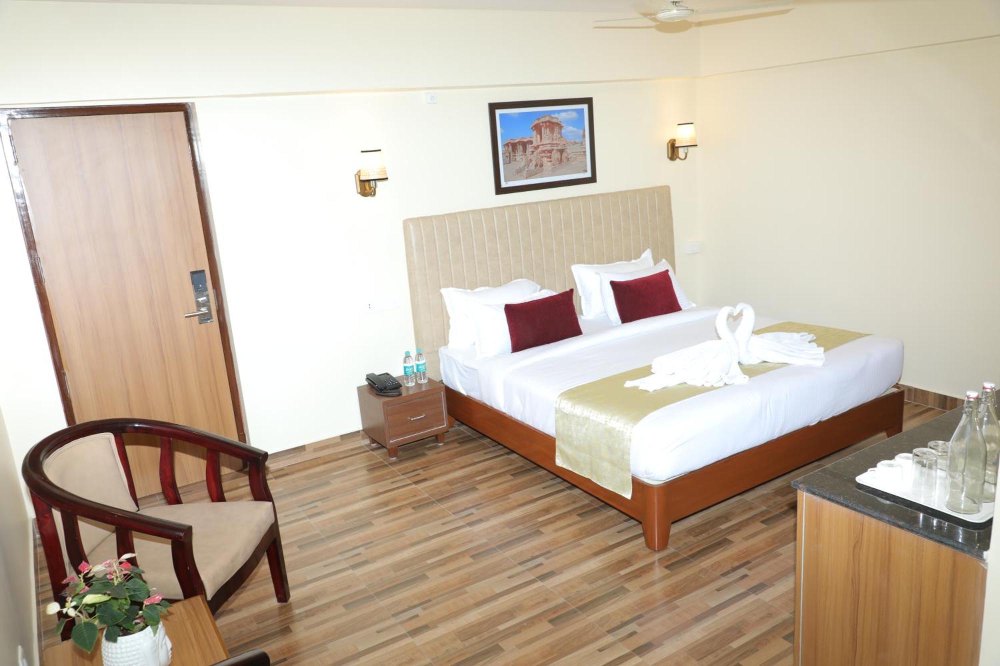 Gadiraju Palace Convention Centre & Hotel Visakhapatnam Eksteriør billede